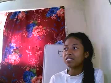 Joliekah27 Chaturbate stream image from January 03, 2025
