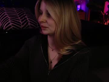 Gwenhilton Chaturbate stream image from January 03, 2025