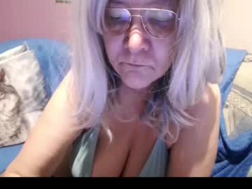 Milfchantal Chaturbate stream image from January 03, 2025