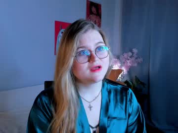 Petrahesley Chaturbate stream image from January 03, 2025