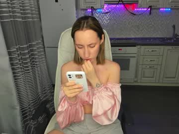 Melodyoflovee Chaturbate stream image from January 03, 2025