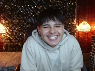 Andrewsmile_ Chaturbate stream image from January 03, 2025