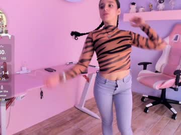 Christiedoutzen Chaturbate stream image from January 03, 2025