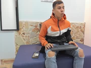 Kevin_Hott19 Chaturbate stream image from January 03, 2025