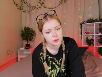 Bluberry_Fox Chaturbate stream image from January 03, 2025