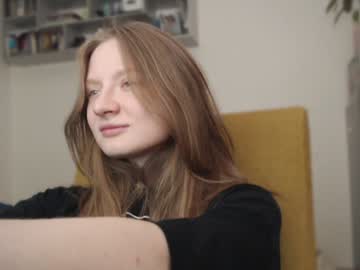 Mollytucker Chaturbate stream image from January 03, 2025