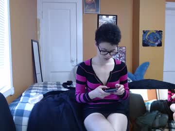 Bright_Pink_Strawberry Chaturbate stream image from January 03, 2025