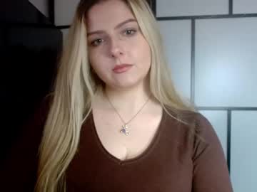 Britneyglow Chaturbate stream image from January 03, 2025