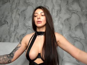 Juliablackcox Chaturbate stream image from January 03, 2025