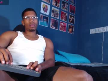 Andrew_Hoult Chaturbate stream image from January 03, 2025