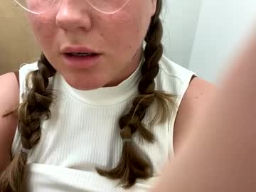 Pollypocket1998 Chaturbate stream image from January 03, 2025