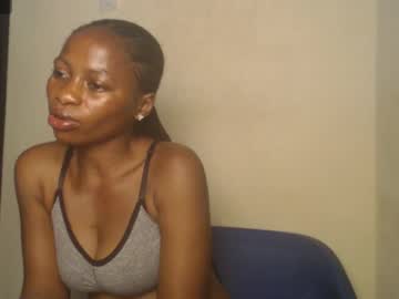 Juicypiexx Chaturbate stream image from January 03, 2025