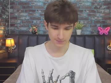 Maxwellcute Chaturbate stream image from January 03, 2025