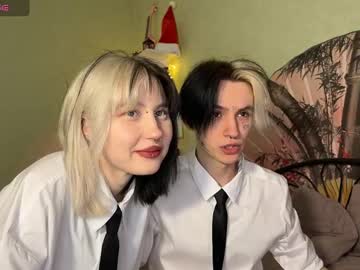 Veryraretwins Chaturbate stream image from January 03, 2025