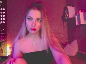 Holly_Molly8 Chaturbate stream image from January 03, 2025