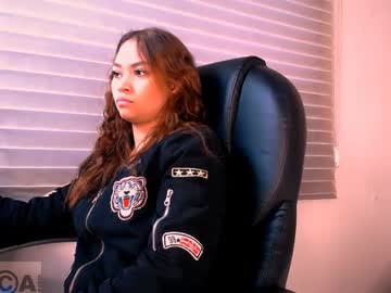 Orianaadams Chaturbate stream image from January 03, 2025
