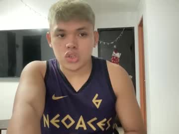 Xchrishugecockx Chaturbate stream image from January 03, 2025