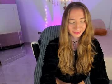 Carriexwood Chaturbate stream image from January 03, 2025