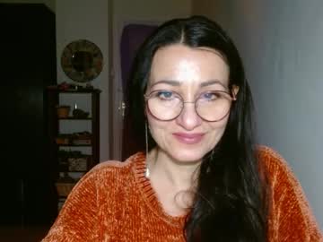 Ginaoneon Chaturbate stream image from January 03, 2025