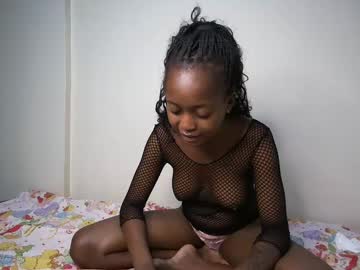 Sexyasspetitte_ Chaturbate stream image from January 03, 2025