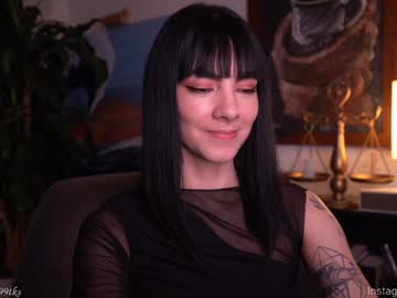Hollylinder_ Chaturbate stream image from January 04, 2025