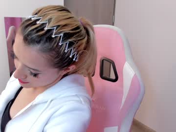 Lollypetitte_ Chaturbate stream image from January 04, 2025