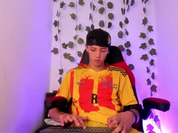 A_P_O_L_Oo Chaturbate stream image from January 04, 2025