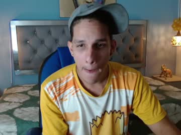 Jheidertwink Chaturbate stream image from January 04, 2025