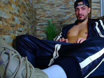 Andrewbanner Chaturbate stream image from January 04, 2025