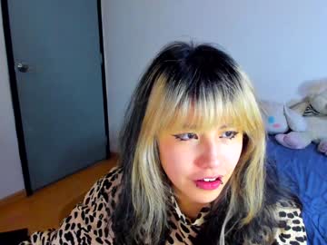 Azu_Moure Chaturbate stream image from January 04, 2025
