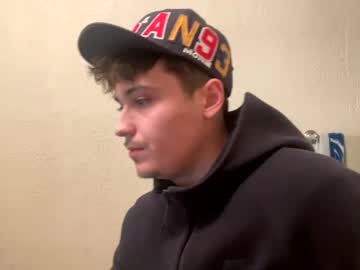 Yungstudbev Chaturbate stream image from January 04, 2025