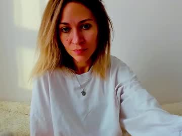 Mona_Cruz Chaturbate stream image from January 04, 2025