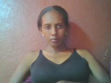 Ninie246746 Chaturbate stream image from January 04, 2025