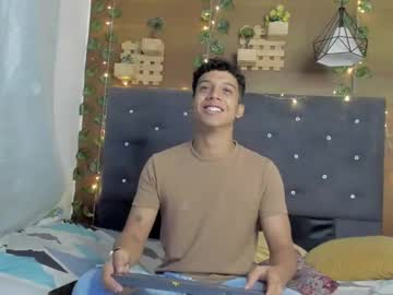 Tayler_Snow Chaturbate stream image from January 04, 2025
