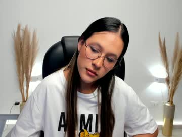 Vanesapriiest Chaturbate stream image from January 04, 2025