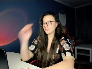 Laratacker Chaturbate stream image from January 04, 2025