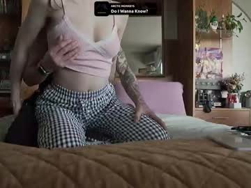 Foxymcfoxypants Chaturbate stream image from January 04, 2025