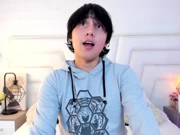 Santyfoxx Chaturbate stream image from January 04, 2025