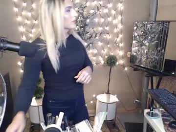 Roxysanders3 Chaturbate stream image from January 04, 2025