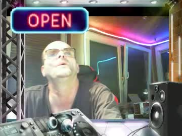 R_2d2_ Chaturbate stream image from January 04, 2025