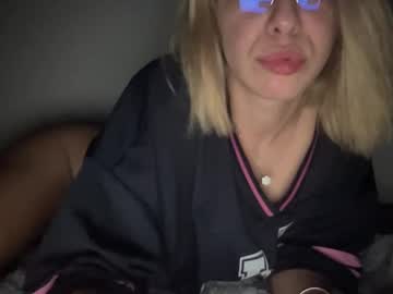 Sarrah_Rossy Chaturbate stream image from January 04, 2025