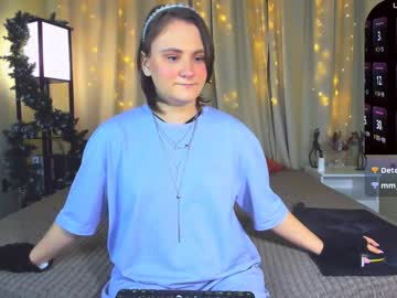 Skylerraynee Chaturbate stream image from January 04, 2025