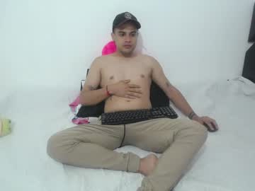Pinedit222358 Chaturbate stream image from January 04, 2025
