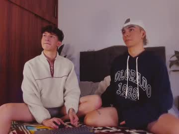 2gays_1straight Chaturbate stream image from January 05, 2025