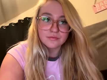 Vanillapuddingpie Chaturbate stream image from January 05, 2025
