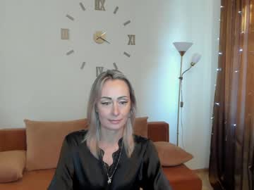 Julia__Cherry_ Chaturbate stream image from January 05, 2025