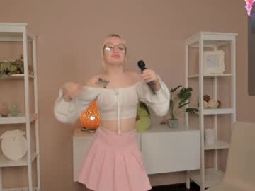 Lynettegise Chaturbate stream image from January 05, 2025
