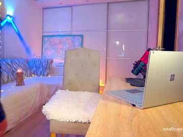 Totally_Spy Chaturbate stream image from January 05, 2025