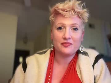 Newkitttyplayground Chaturbate stream image from January 05, 2025