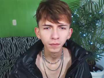 Smallgiant26 Chaturbate stream image from January 05, 2025